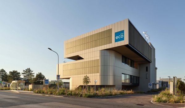Außenansicht des ecoforum Veranstaltungsgebäudes im IZ NÖ-Süd