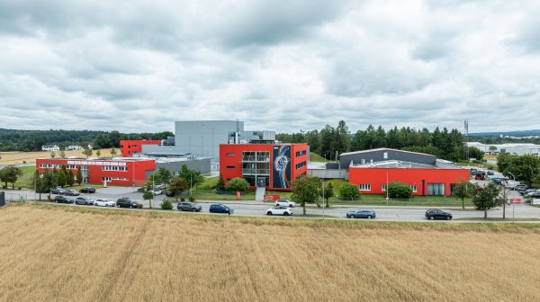 Drohnenaufnahme NBG Gebäudekomplex im Wirtschaftspark Gmünd