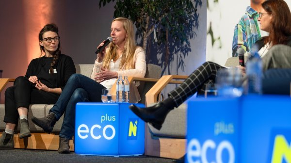 Podiumsdiskussion auf der Bühne