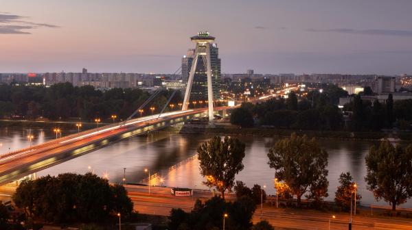 Brücke über einen Fluss in Bratislava