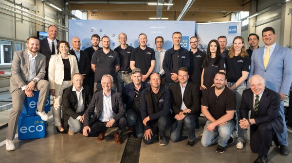 Großes Gruppenfoto KFZ Prüfstelle in Wolkersdorf