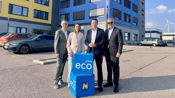 Pressefoto mit 4 Personen