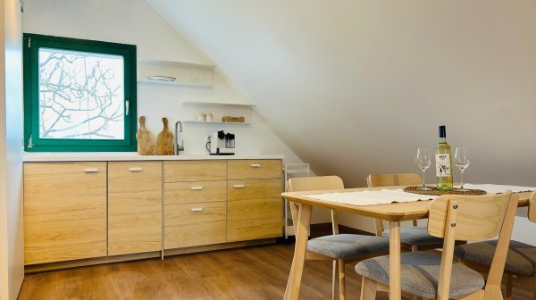 Küche mit Esstisch