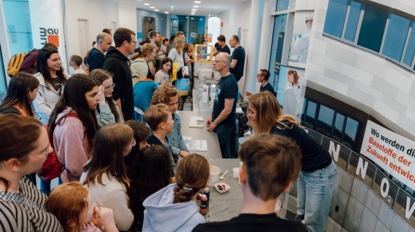 Viel interessiertes Publikum bei der Langen Nacht der Forschung in Wiener Neustadt