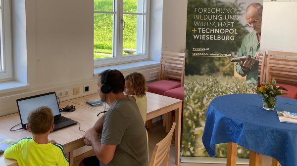 Ausprobieren beim Tag der offenen Tür - Wassercluster Lunz