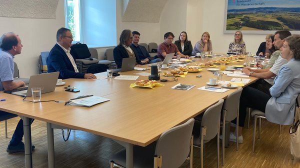 Beisammensitzen beim Technopol Frühstück